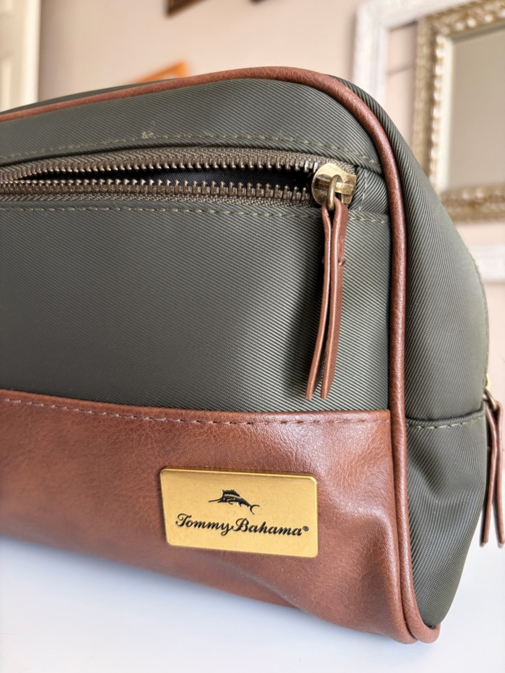 Tommy Bahama Travel Toiletry Kit Dop Kit Men's Bag zipper Olive and Brown